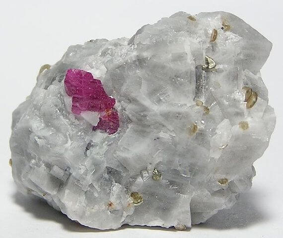 سنگ طلا کجا یافت می شود؟