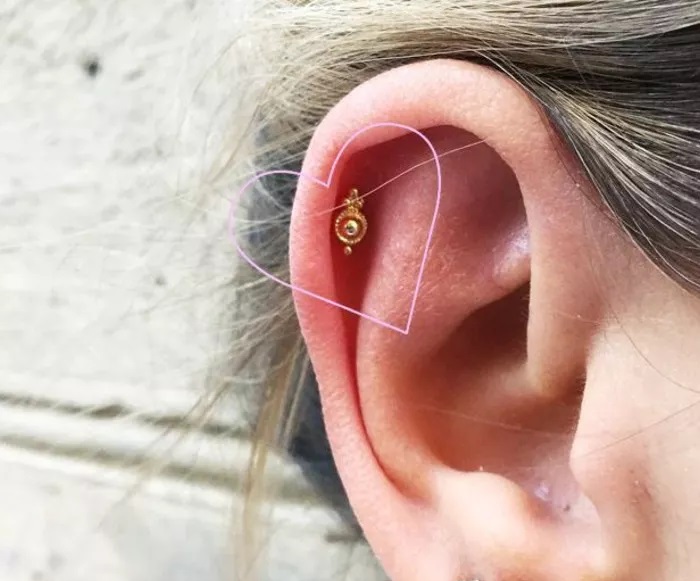 پیرسینگ گوش سوراخ کردن هلیکس گوش (Helix Piercing)