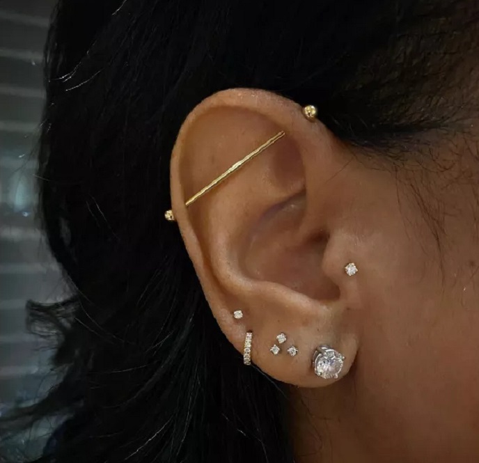 پیرسینگ گوش پیرسینگ پیچهی گوش (Scaffold/Industrial Piercing)