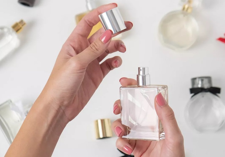 بهترین عطر زنانه؛ راهنمای «کامل» انتخاب بهترین ادکلن زنانه