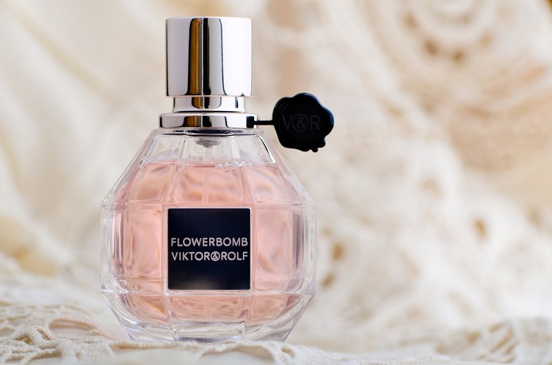 بهترین عطر زنانه فلاور بمب