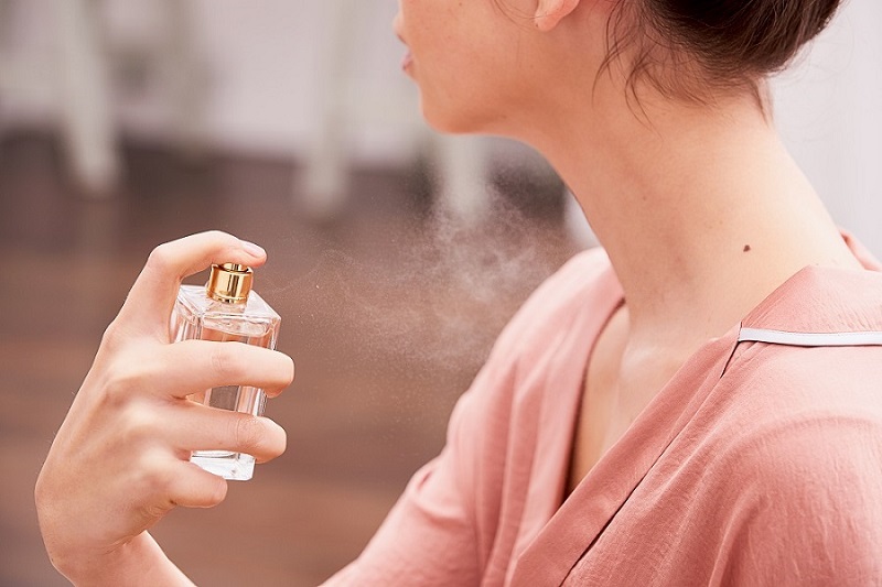 بهترین عطر زنانه اتیکت