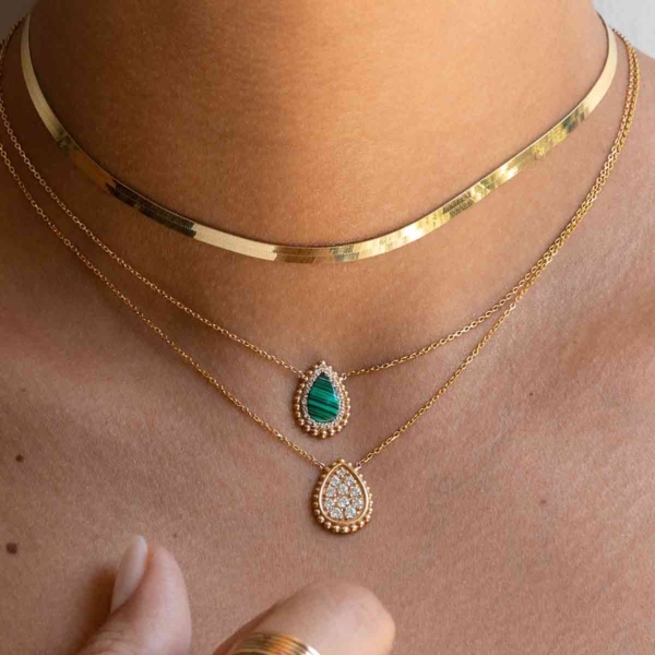 گردنبند طلا اشک سبز و نگین