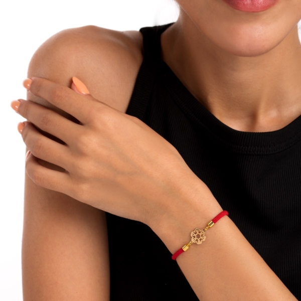 دستبند طلا بافت گل وسط خالی