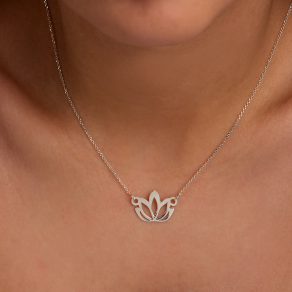 گردنبند نقره زنانه گل نیلوفر