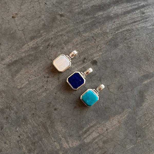 اویز نقره مربع صدفی