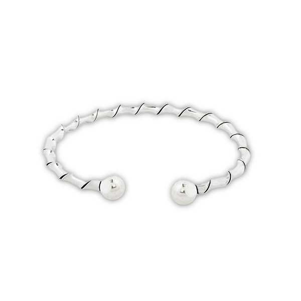 بنگل نقره تابیده